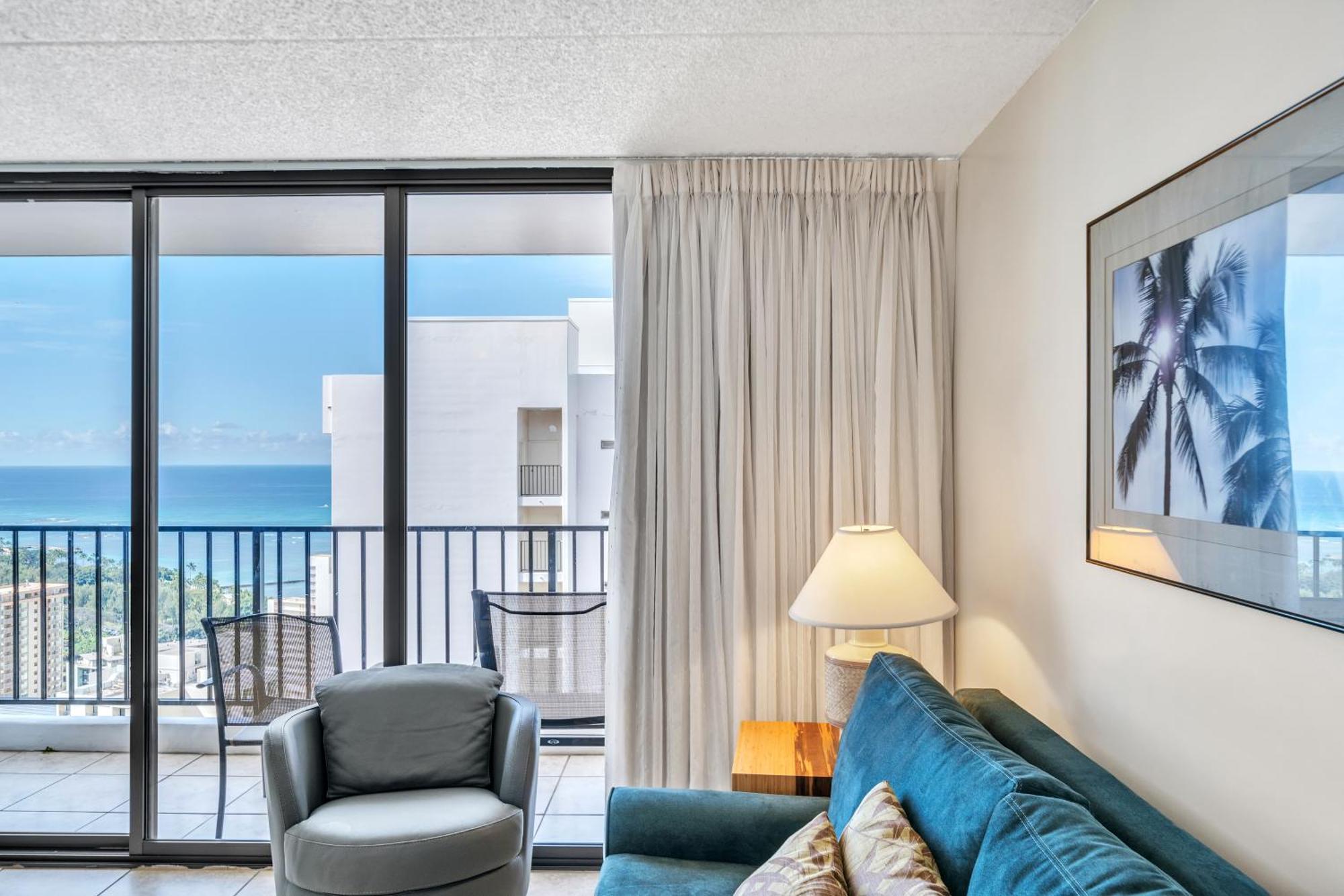High-floor Waikiki Ocean & Park View Condo-free Parking *