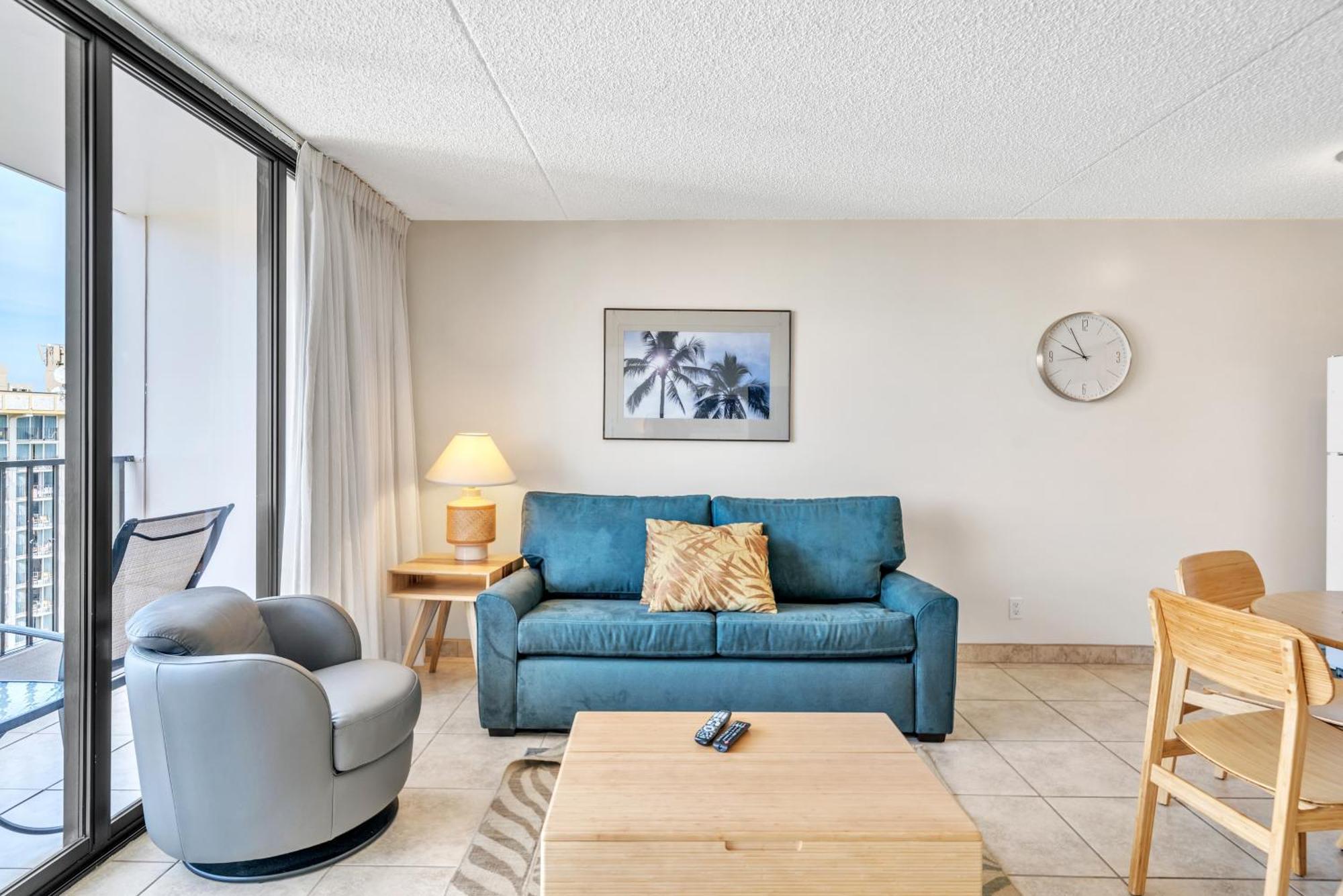 High-floor Waikiki Ocean & Park View Condo-free Parking Apartment *