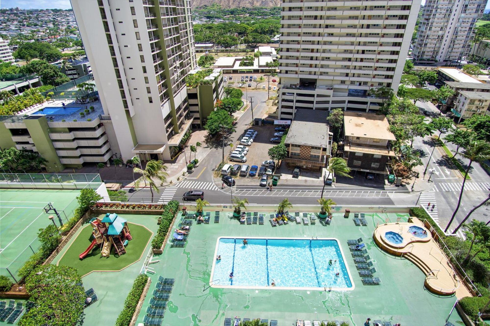 High-floor Waikiki Ocean & Park View Condo-free Parking Apartment
