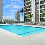 High-Floor Waikiki Ocean & Park View Condo-Free Parking