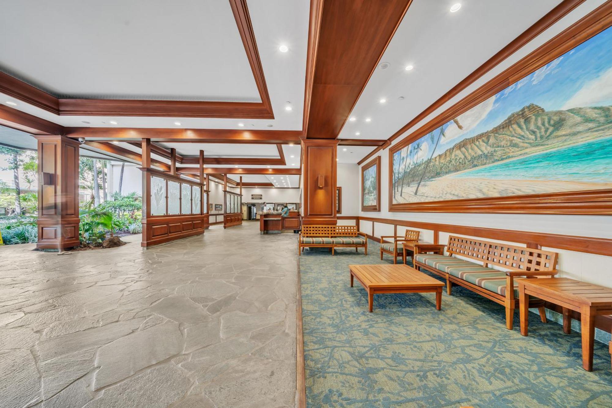 High-floor Waikiki Ocean & Park View Condo-free Parking