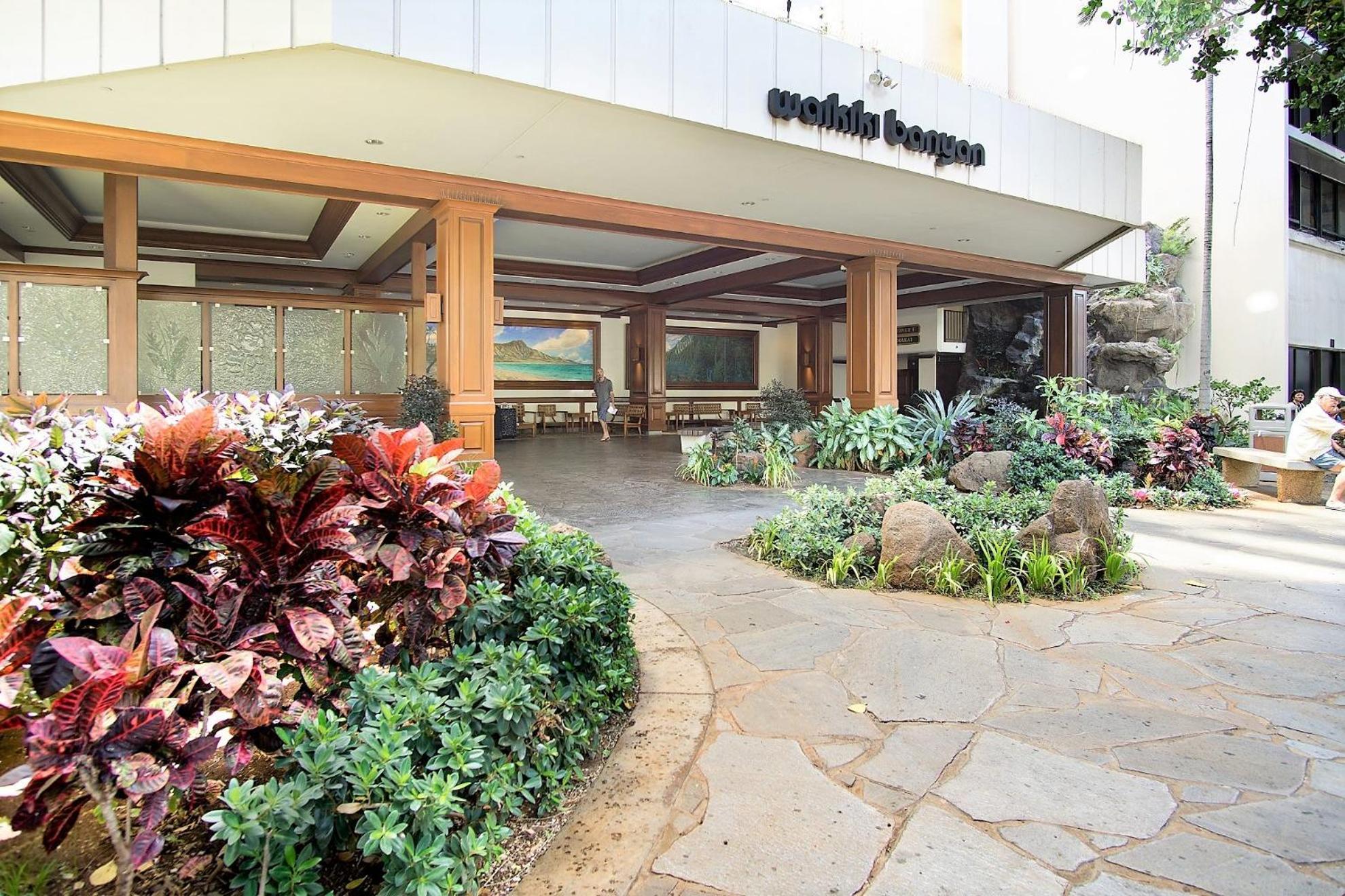 High-floor Waikiki Ocean & Park View Condo-free Parking Apartment Honolulu