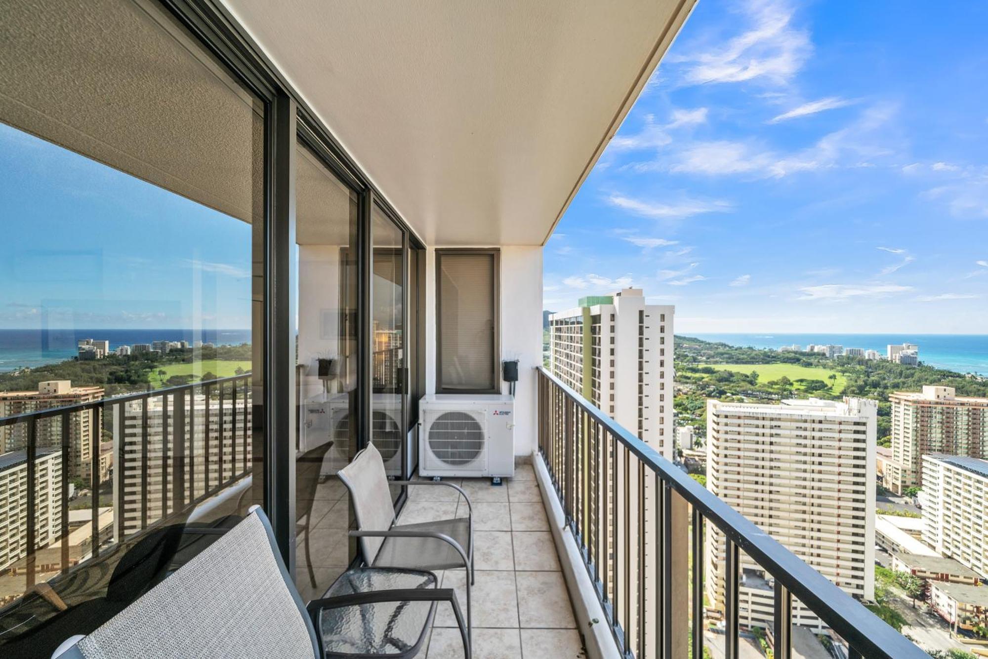 High-floor Waikiki Ocean & Park View Condo-free Parking Honolulu