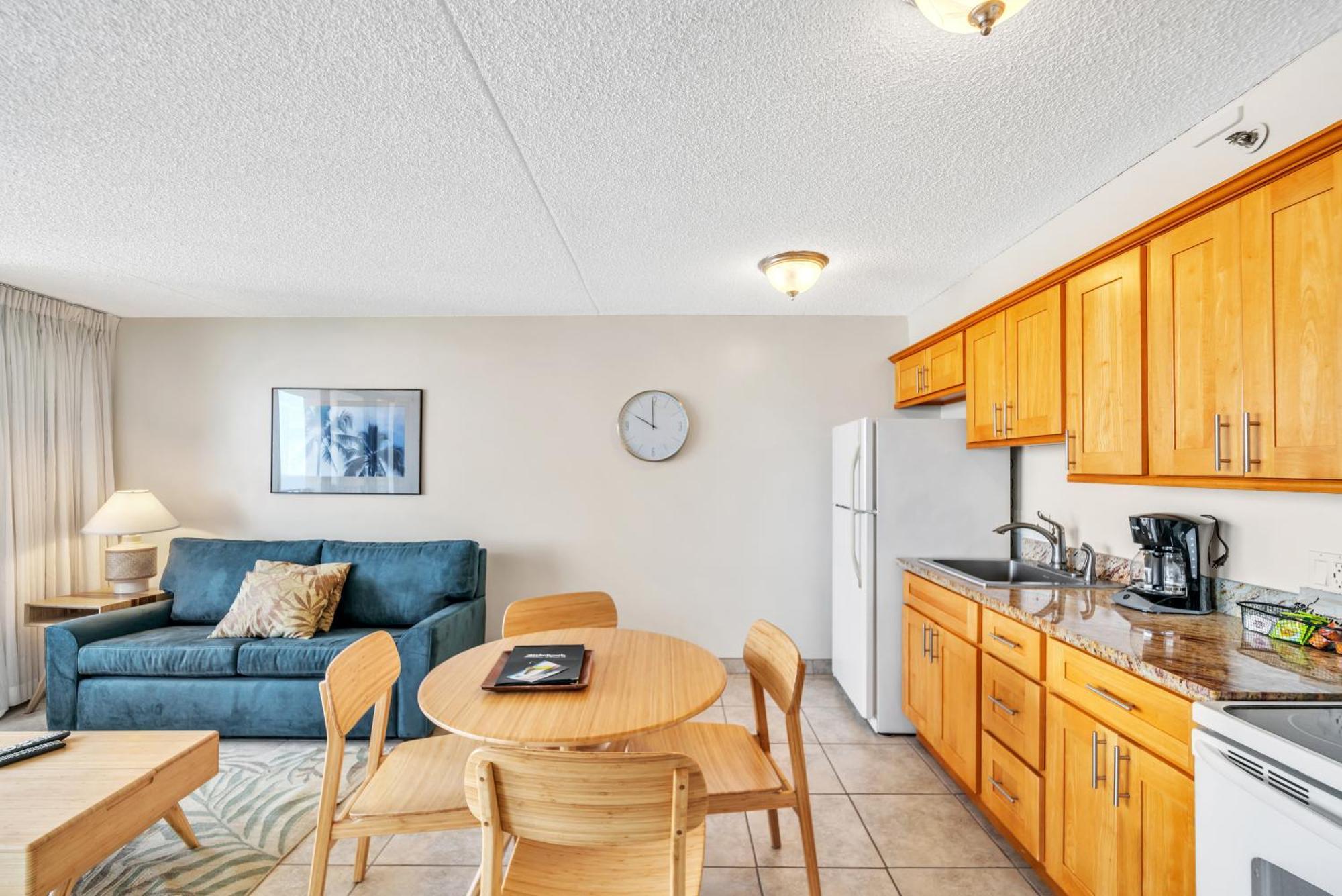 High-floor Waikiki Ocean & Park View Condo-free Parking Honolulu