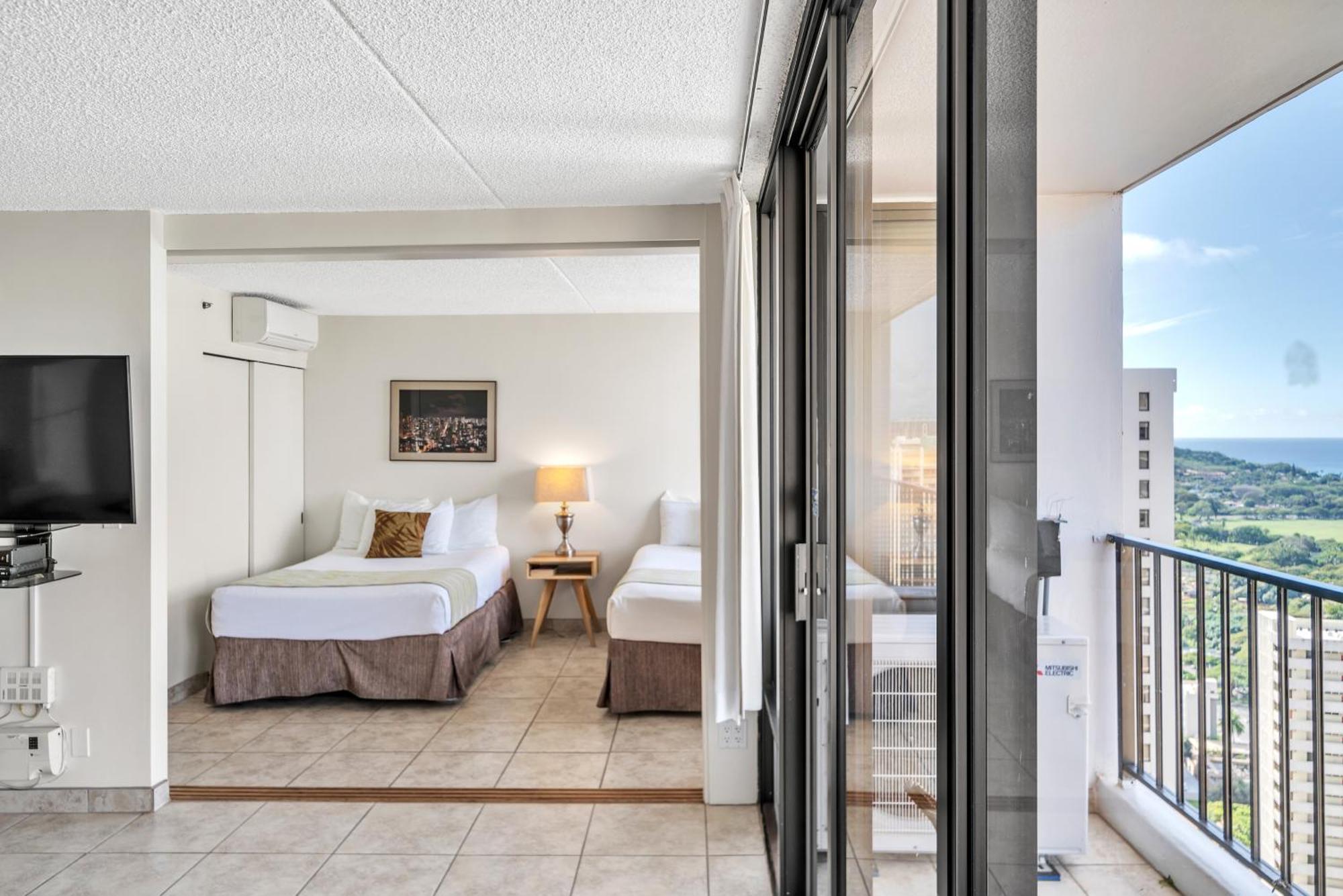 High-floor Waikiki Ocean & Park View Condo-free Parking Apartment Honolulu