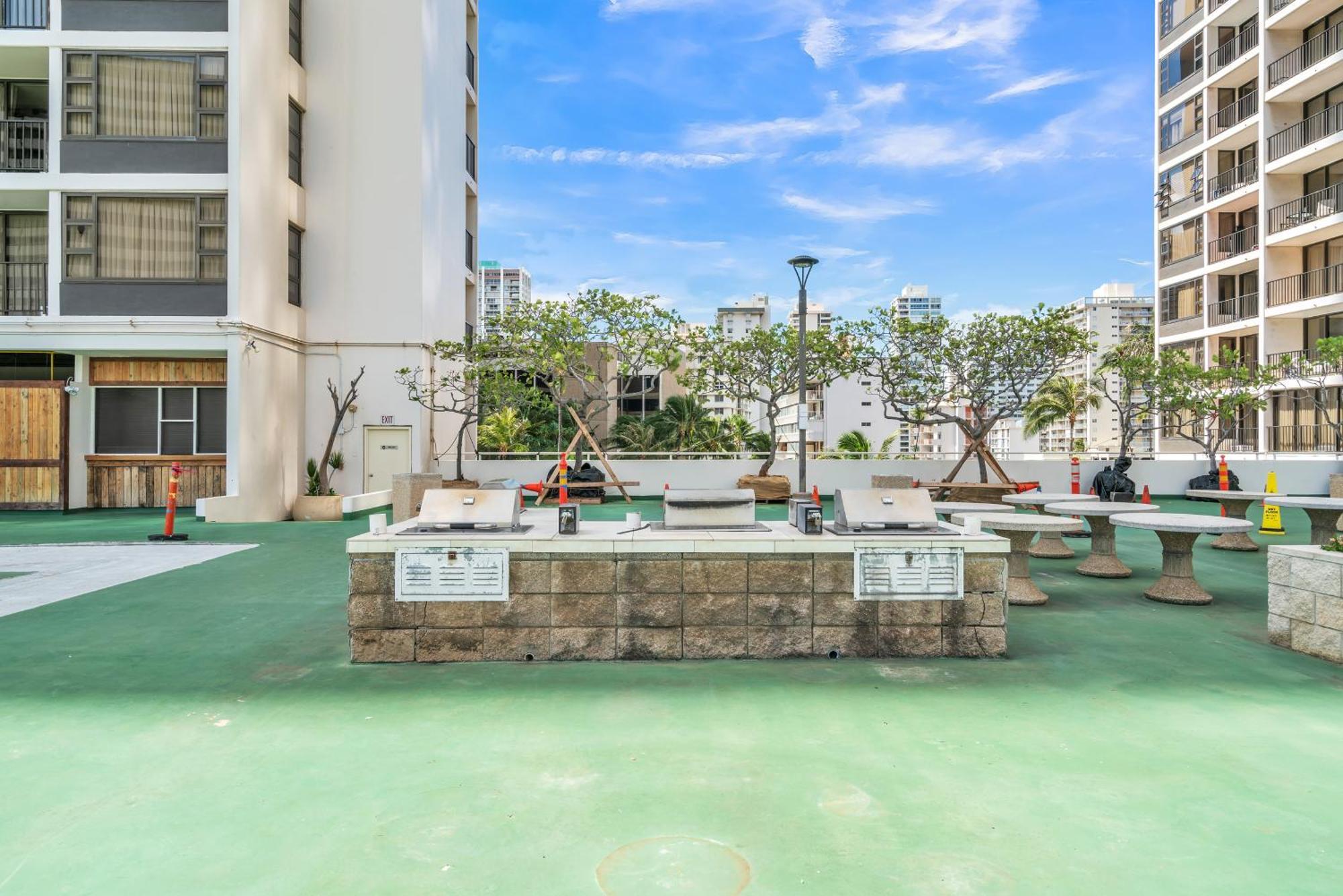 High-floor Waikiki Ocean & Park View Condo-free Parking *