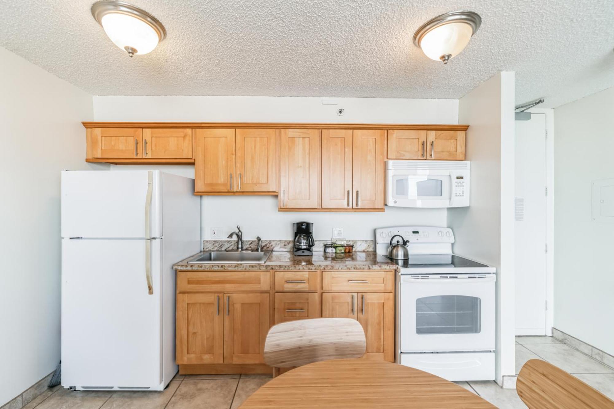 High-floor Waikiki Ocean & Park View Condo-free Parking * Honolulu
