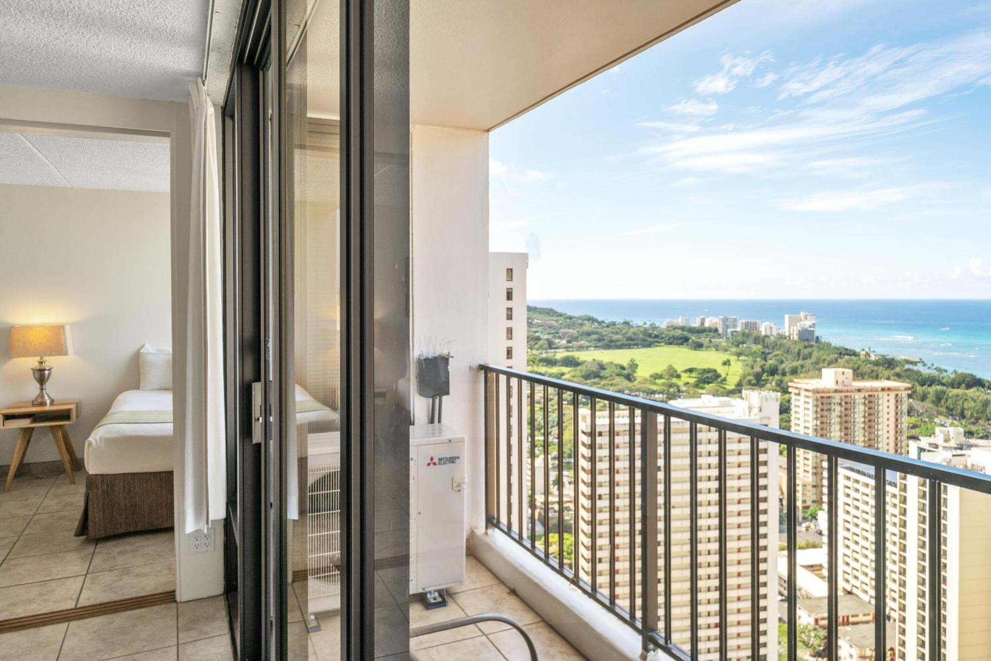 High-floor Waikiki Ocean & Park View Condo-free Parking Apartment Honolulu