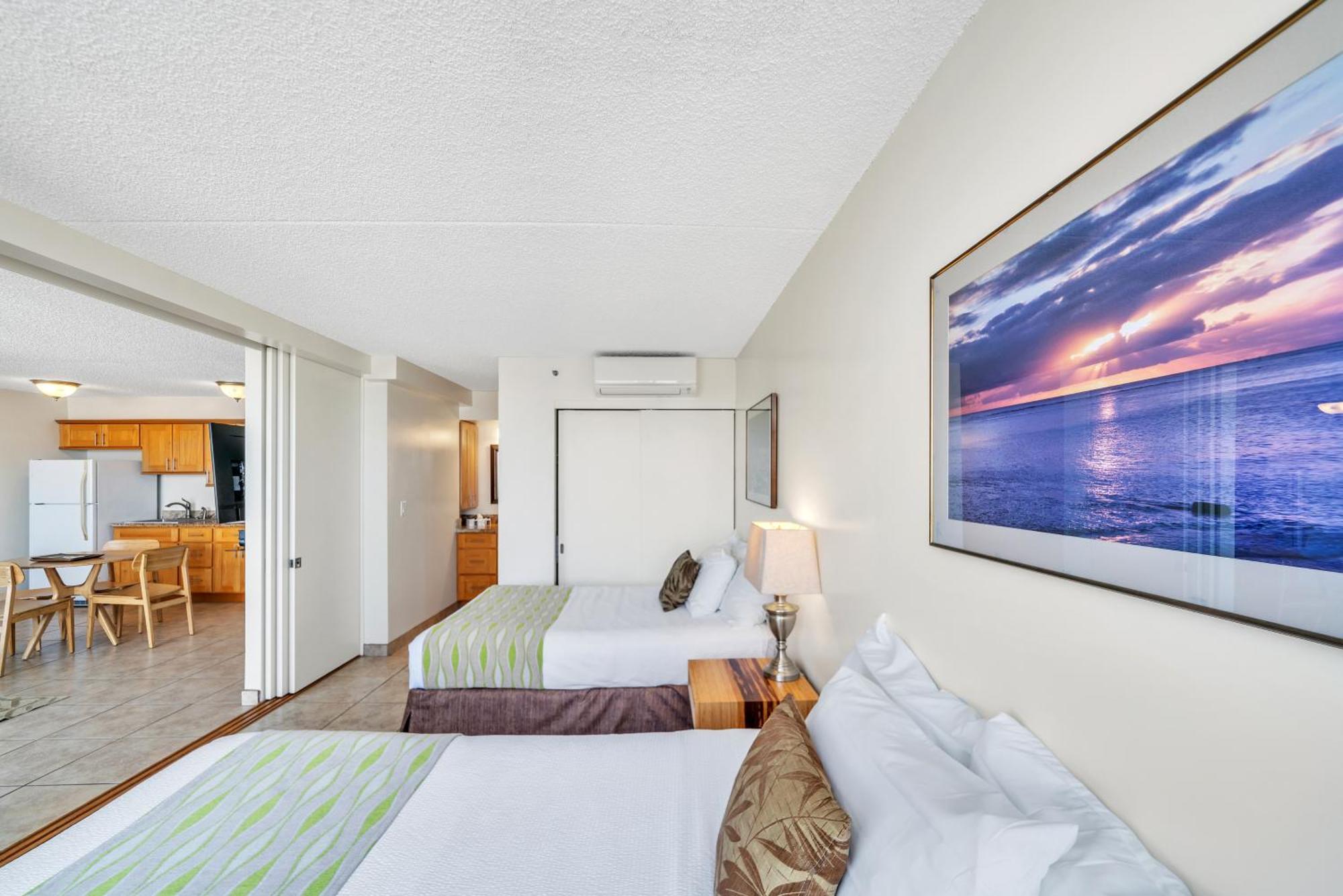 Apartment High-floor Waikiki Ocean & Park View Condo-free Parking *