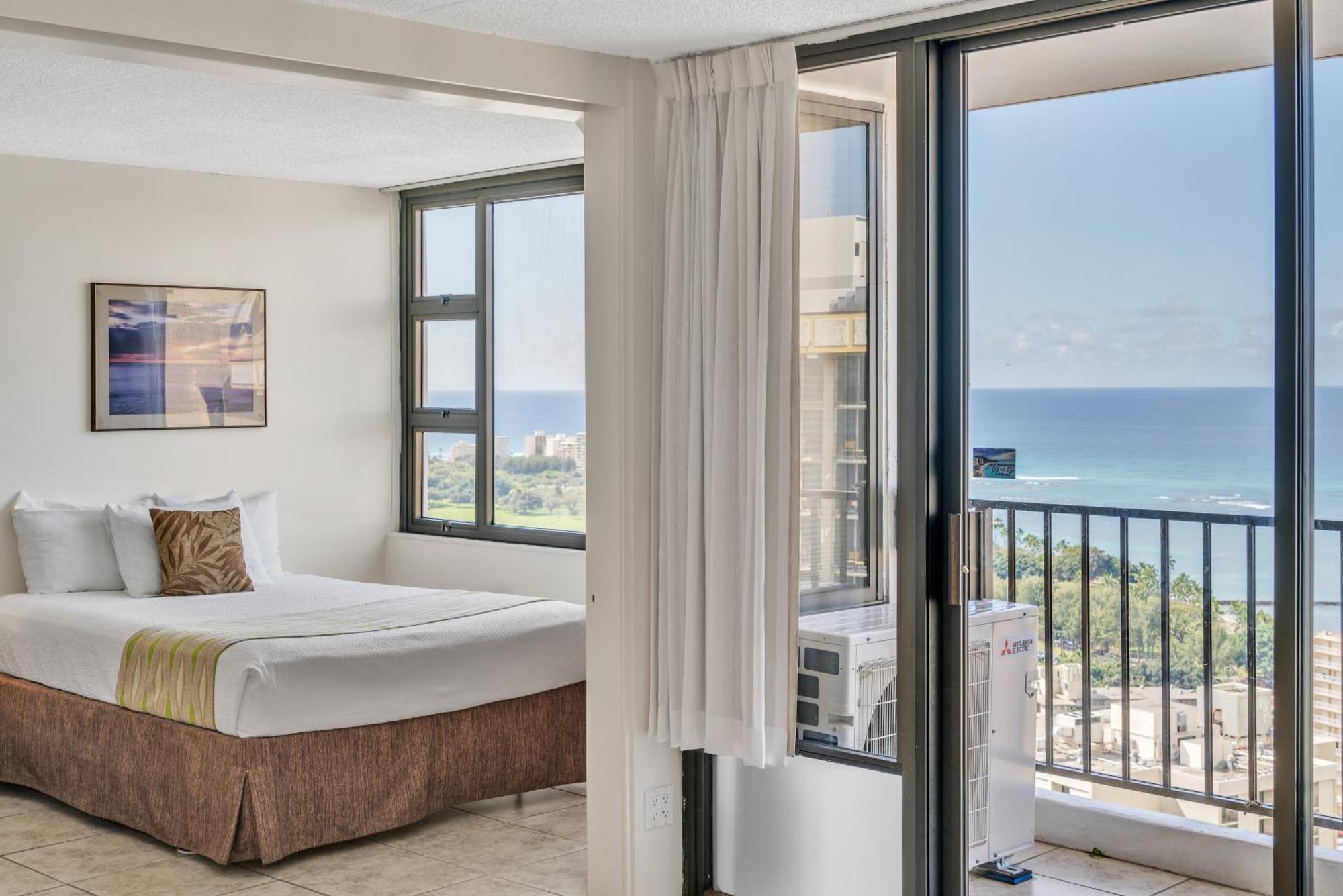 Apartment High-floor Waikiki Ocean & Park View Condo-free Parking